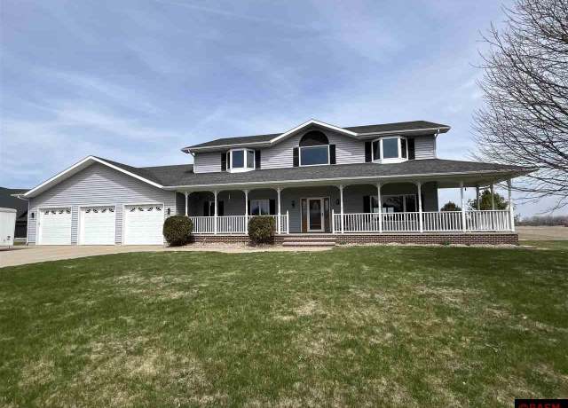Property at 2 Crystal Court Ct, St. James, MN 56081, 7 beds, 3.5 baths