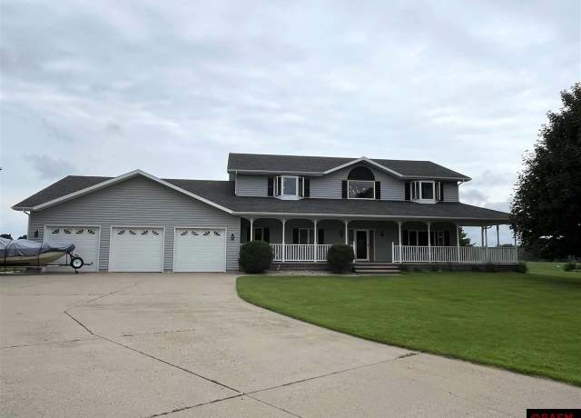 Property at 2 Crystal Court Ct, St. James, MN 56081, 7 beds, 3.5 baths