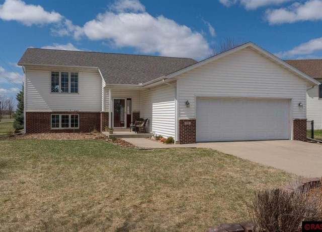 Property at 11 Juneau Ct, North Mankato, MN 56003, 4 beds, 3 baths