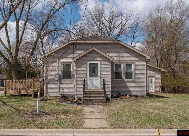 Property at 242 Owatonna St, Mankato, MN 56001, 2 beds, 1 bath