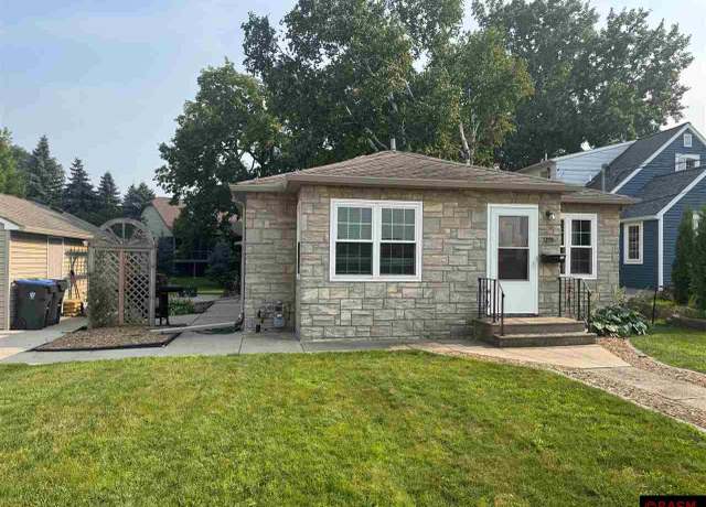 Property at 1219 E Main St, Mankato, MN 56001, 4 beds, 1 bath