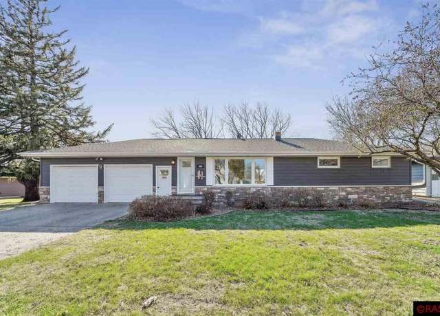 Property at 806 N Renville St, Winthrop, MN 55396, 4 beds, 2 baths