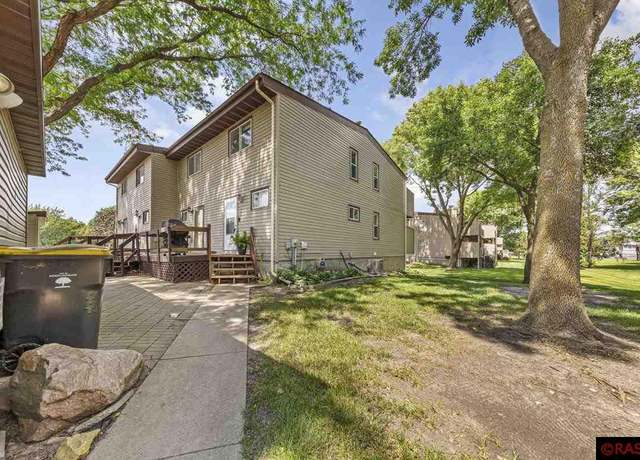 Property at 1686 Lamar Dr, North Mankato, MN 56003, 3 beds, 2 baths