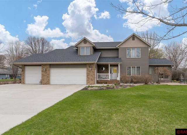 Property at 10 Cardinal Ct, North Mankato, MN 56003, 5 beds, 3.5 baths