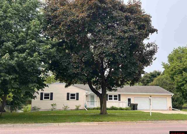 Property at 726 W Broadway Ave, St. Peter, MN 56082, 5 beds, 2 baths