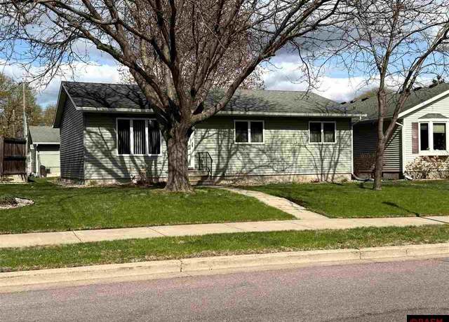 Property at 1319 Hauenstein Dr, New Ulm, MN 56073, 4 beds, 2 baths