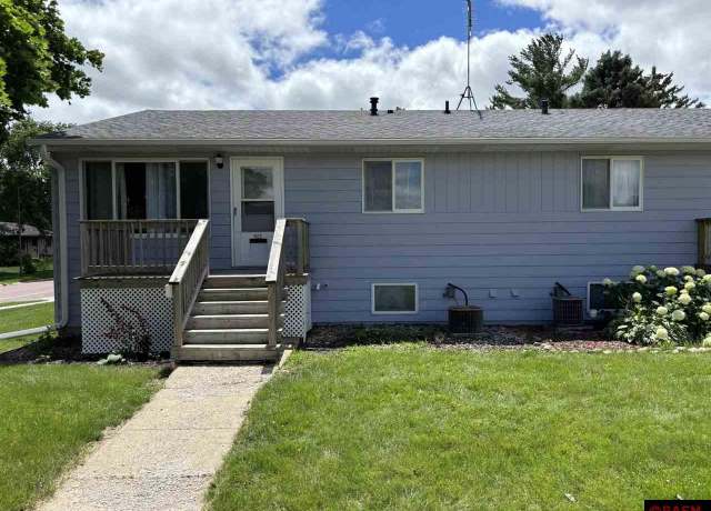 Property at 922 N 10th Avenue Ave, St. James, MN 56081, 3 beds, 1.5 baths