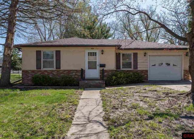 Property at 104 Westwood Dr, Mankato, MN 56001, 3 beds, 2 baths