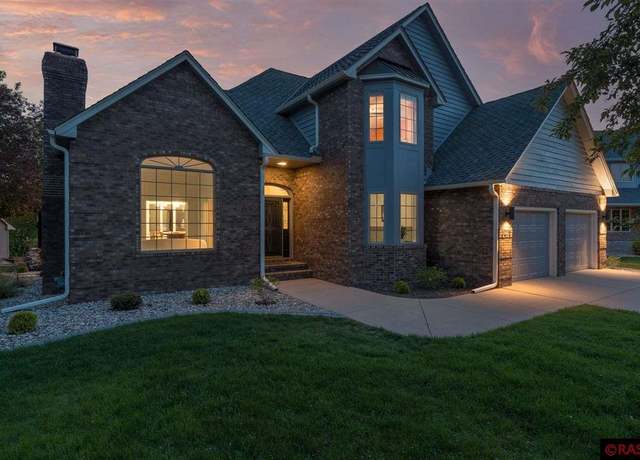 Property at 2275 Northridge Dr, North Mankato, MN 56003, 5 beds, 3.5 baths