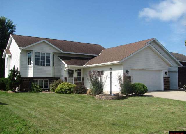 Property at 409 Grayhawk Dr, Mankato, MN 56001, 4 beds, 2 baths