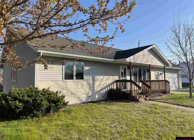 Property at 418 N 12th St, New Ulm, MN 56073, 3 beds, 3 baths