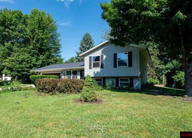 Property at 1704 Mission Ln, St. Peter, MN 56082, 3 beds, 2 baths