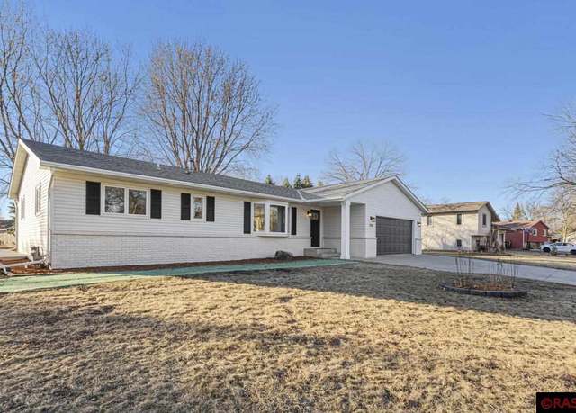 Property at 1932 Howard Dr, North Mankato, MN 56003, 4 beds, 2.5 baths