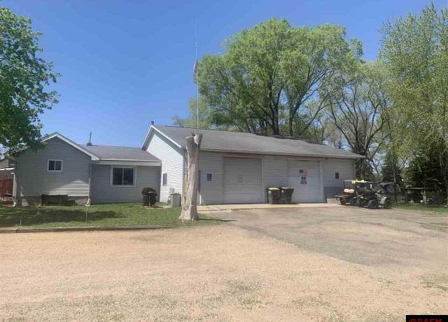Property at 105 E Brown St, St. Peter, MN 56082, 2 beds, 1.5 baths