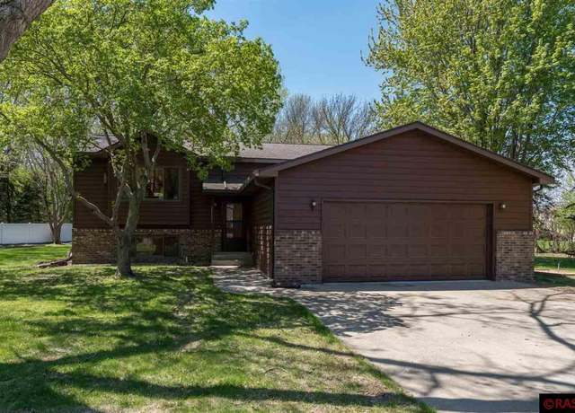 Property at 128 Creative Ct, Mankato, MN 56001, 4 beds, 3 baths