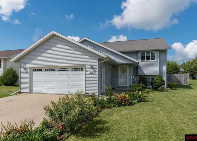 Property at 124 Quinion Dr, Mankato, MN 56001, 4 beds, 2 baths