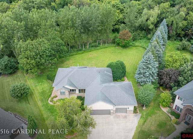 Property at 516 Cardinal Pl, Mankato, MN 56001, 4 beds, 3 baths