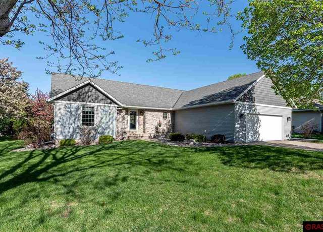 Property at 16 Alek Ct, North Mankato, MN 56003, 4 beds, 3 baths