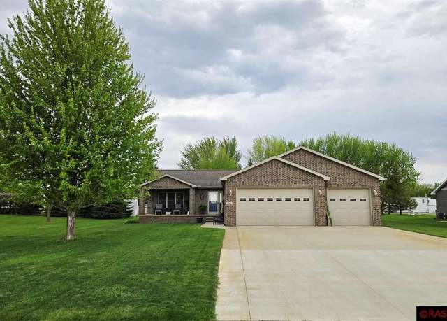 Property at 12991 Meadow Creek Dr, New Ulm, MN 56073, 4 beds, 3 baths