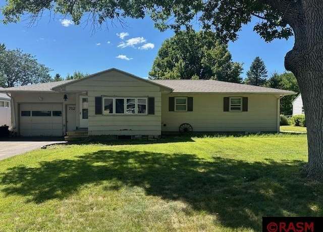 Property at 712 Austin Dr, St. Peter, MN 56082, 4 beds, 2 baths