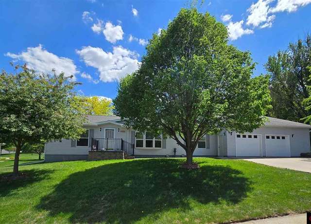 Property at 623 Boulder Dr, New Ulm, MN 56045, 4 beds, 3 baths