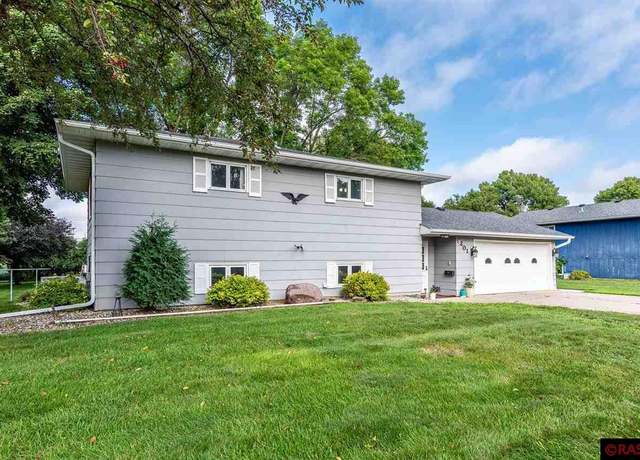 Property at 201 N Park Ave, Vernon Center, MN 56090, 3 beds, 2 baths