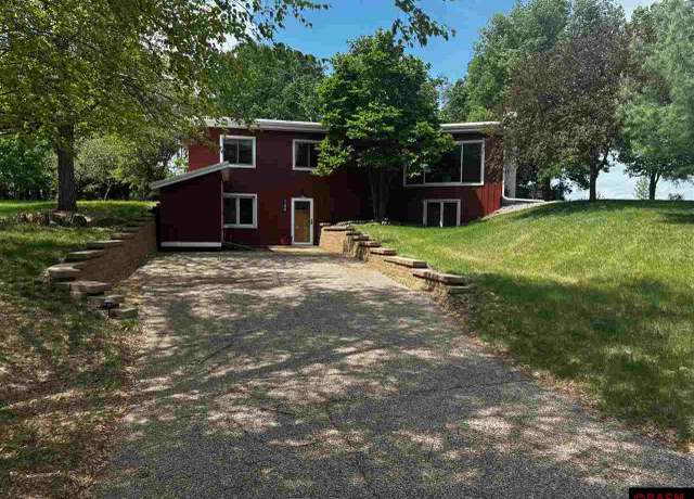 Property at 748 Valley View Dr, St. Peter, MN 56082, 3 beds, 2 baths