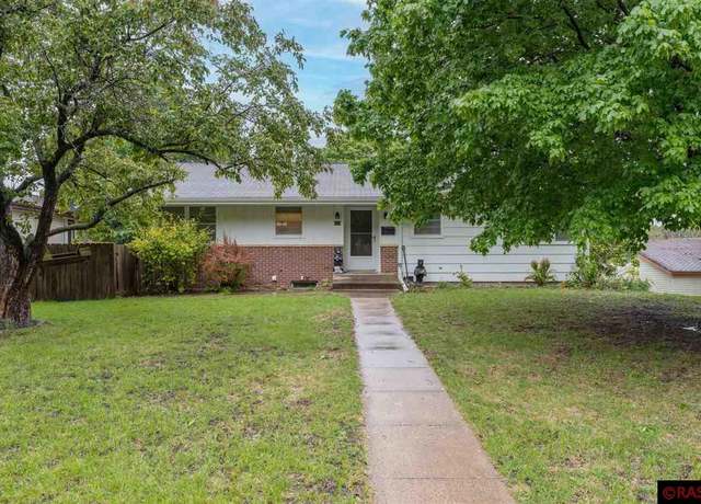 Property at 615 Swift St, St. Peter, MN 56082, 3 beds, 2 baths