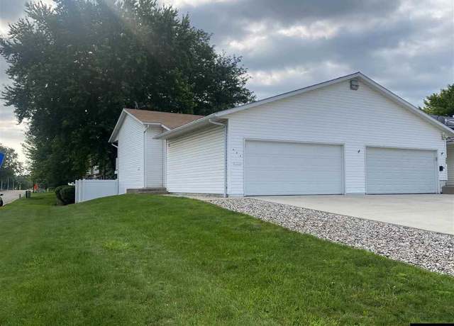 Property at 922 N Armstrong Blvd Blvd, St. James, MN 56081, 2 beds, 1.5 baths