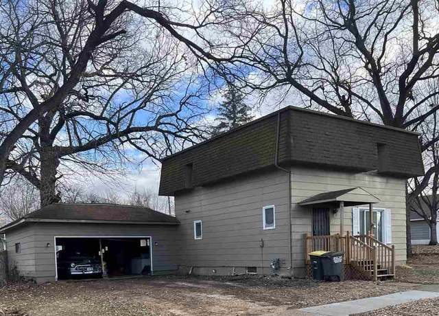 Property at 252 N Hunt St, Lake Crystal, MN 56055, 3 beds, 1.5 baths
