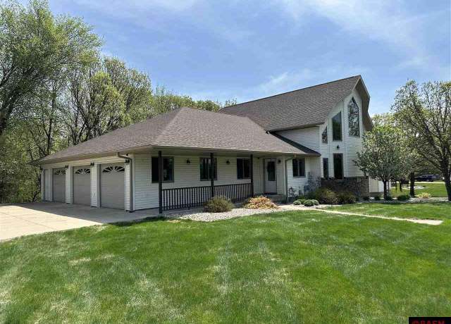 Property at 60584 Valley Hills Dr, New Ulm, MN 56073, 4 beds, 3 baths