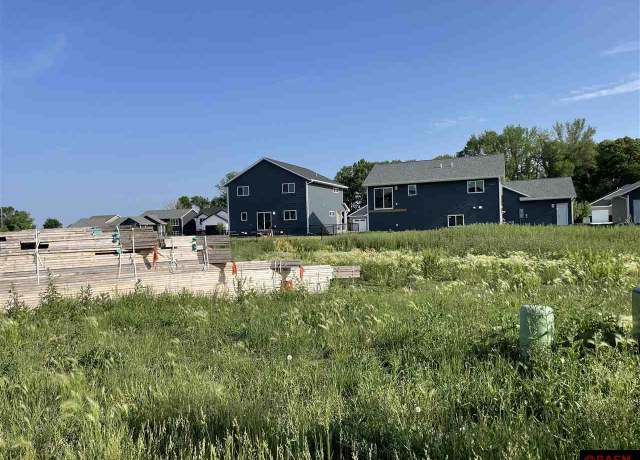 Property at 2013 Aster Ln, Mankato, MN 56001