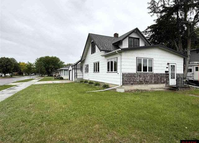 Property at 701 N Washington St, New Ulm, MN 56073, 3 beds, 2 baths