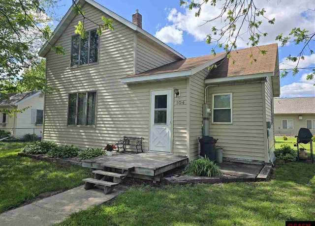 Property at 104 Lesueur Ave Ave, Eagle Lake, MN 56024, 3 beds, 1 bath