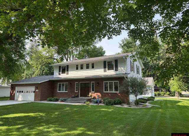 Property at 900 Summit Ave, New Ulm, MN 56073, 5 beds, 3.5 baths