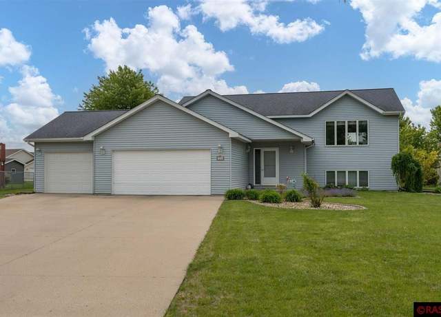 Property at 331 Cardinal Dr, Mankato, MN 56001, 4 beds, 2 baths