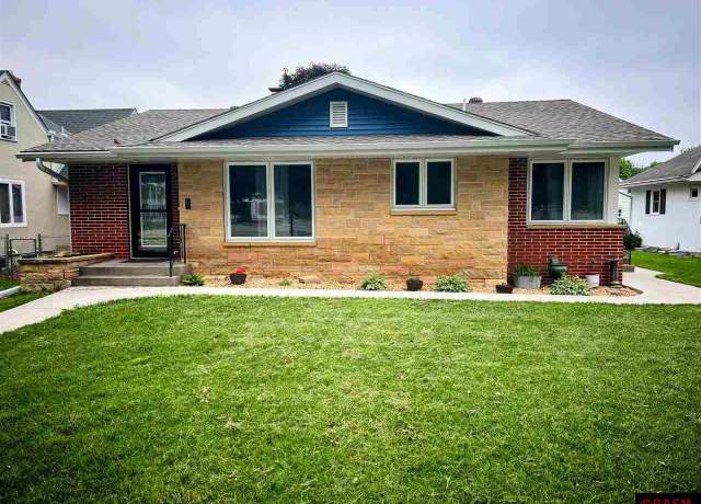 Property at 505 Payne St South St, New Ulm, MN 56073, 3 beds, 3 baths