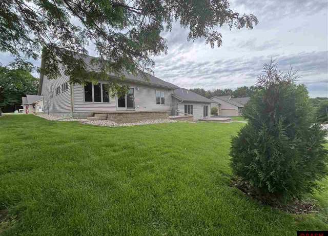 Property at 215 Parkway Pl, Mankato, MN 56001, 2 beds, 2 baths