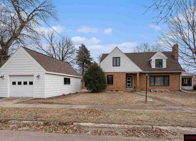Property at 10 Park Dr, Slayton, MN 56172, 5 beds, 3 baths