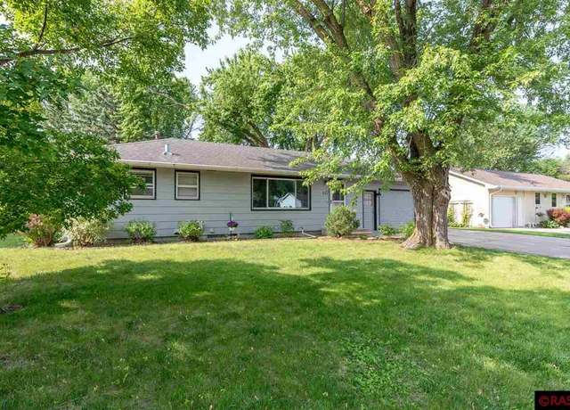 Property at 137 Meadow Ln, Mankato, MN 56001, 2 beds, 2 baths
