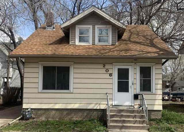 Property at 206 E Elm St, Mankato, MN 56001, 3 beds, 2 baths
