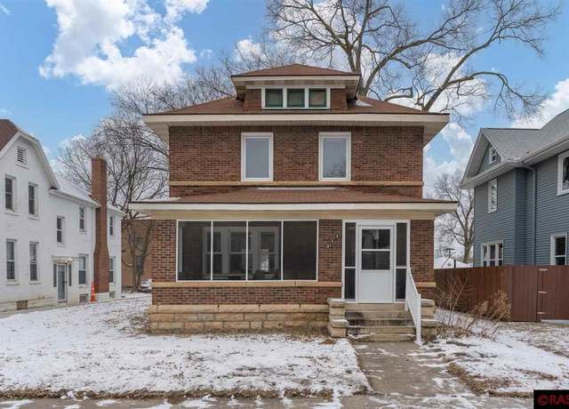 Property at 314 N Broad St, Mankato, MN 56001, 3 beds, 1.5 baths