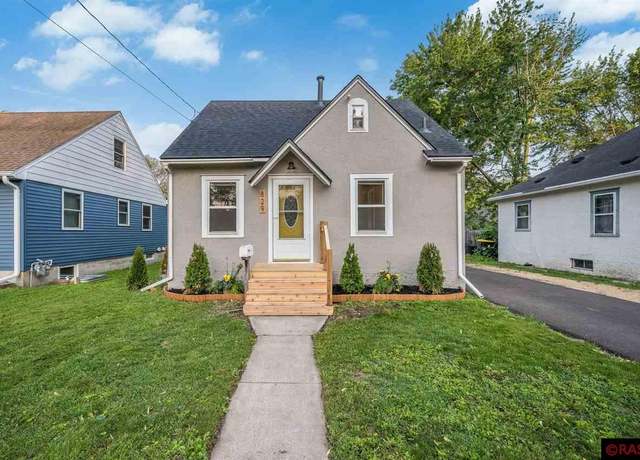 Property at 829 Center St, North Mankato, MN 56003, 3 beds, 2 baths