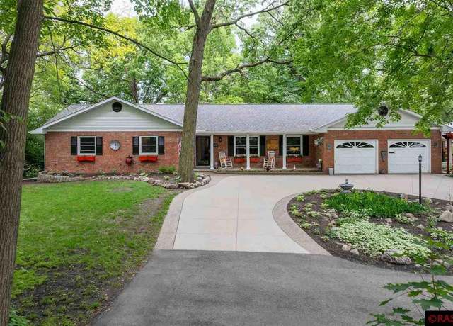Property at 405 Ridgewood St, Mankato, MN 56001, 4 beds, 2.5 baths