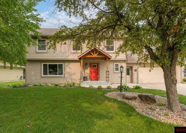 Property at 1003 Oak Terrace Dr, North Mankato, MN 56003, 4 beds, 2.5 baths