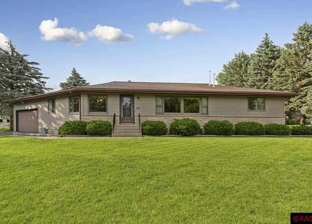 Property at 486 Forest Ln, North Mankato, MN 56003, 3 beds, 1.5 baths
