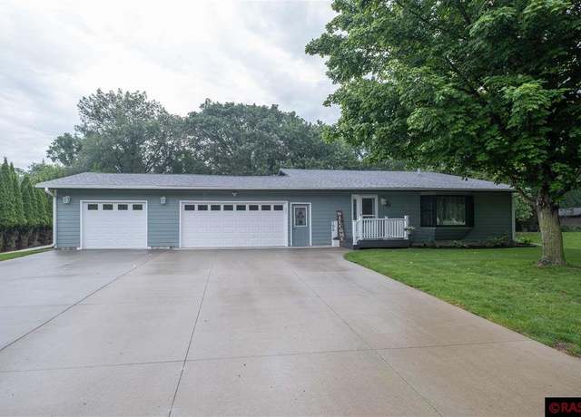 Property at 106 Mapleridge Dr, Mankato, MN 56001, 3 beds, 1.5 baths