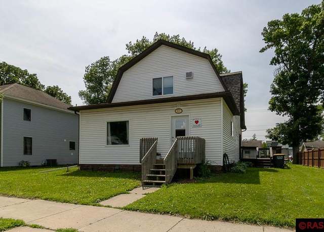 Property at 511 S Main St, Lake Crystal, MN 56055, 4 beds, 2.5 baths