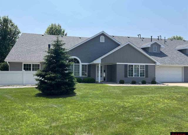 Property at 712 Grayhawk Cir, Mankato, MN 56001, 2 beds, 2 baths