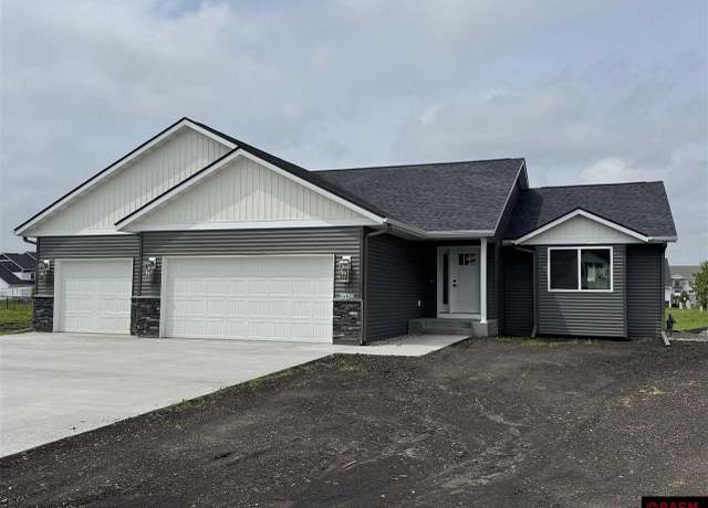 Property at 2024 Bluestem Dr, Mankato, MN 56001, 3 beds, 2 baths